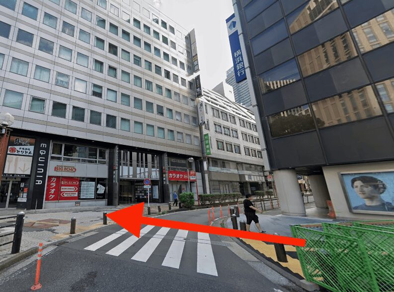 横浜銀行前横断歩道