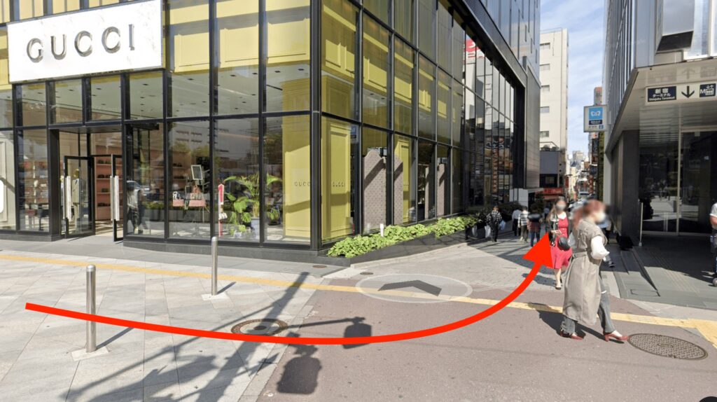 上野クリニック新宿医院へ行く経路その２モア３番街の角です。