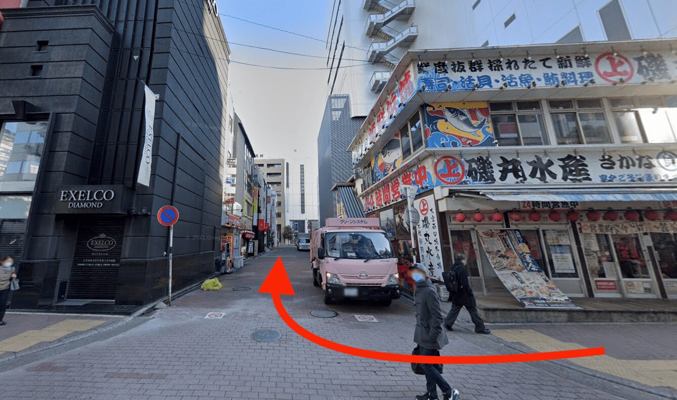 JR大宮駅からメンズライフクリニック埼玉・大宮院へ向かう道に入る手前の磯丸水産の角