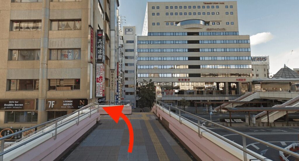 高崎のアパホテル前反対側の階段