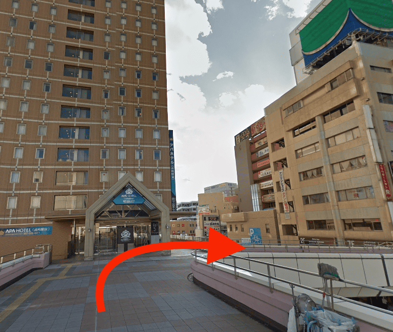 JR高崎駅前のアパホテル前を右折