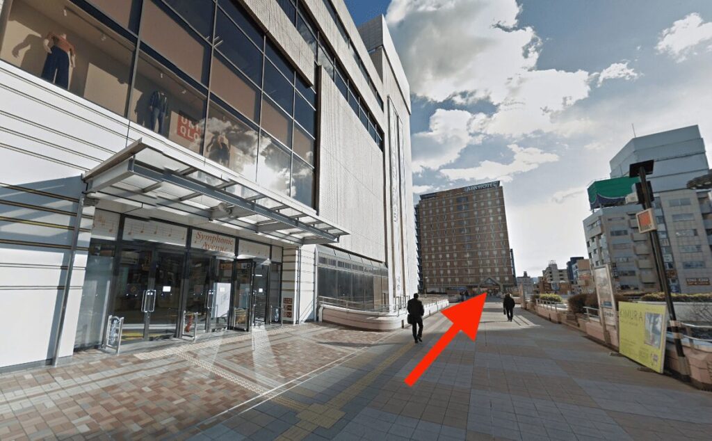 JR高崎駅２階にある西口からアパホテル方面