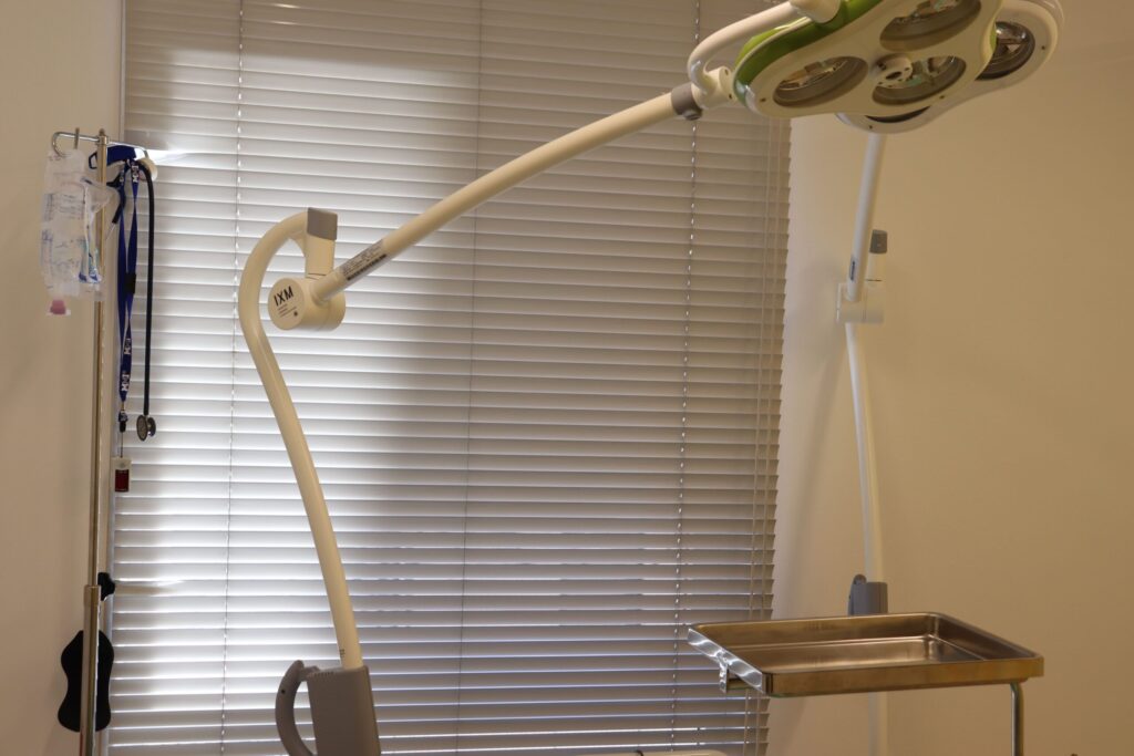 ABCクリニックの手術台の照明