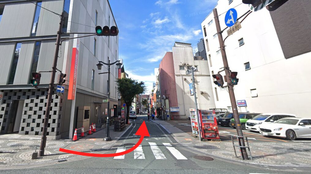 銀座通りの西日本シティ銀行