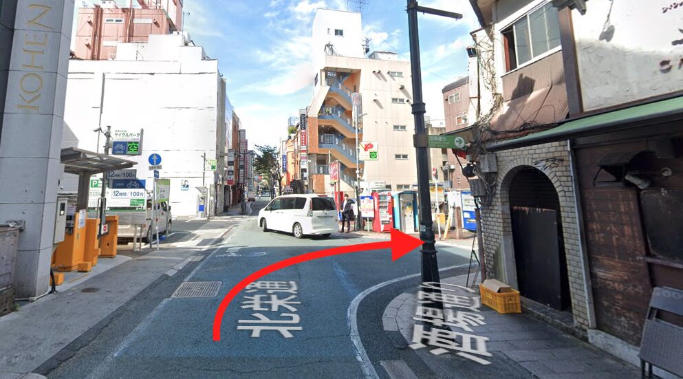 酒場通りへ入る角