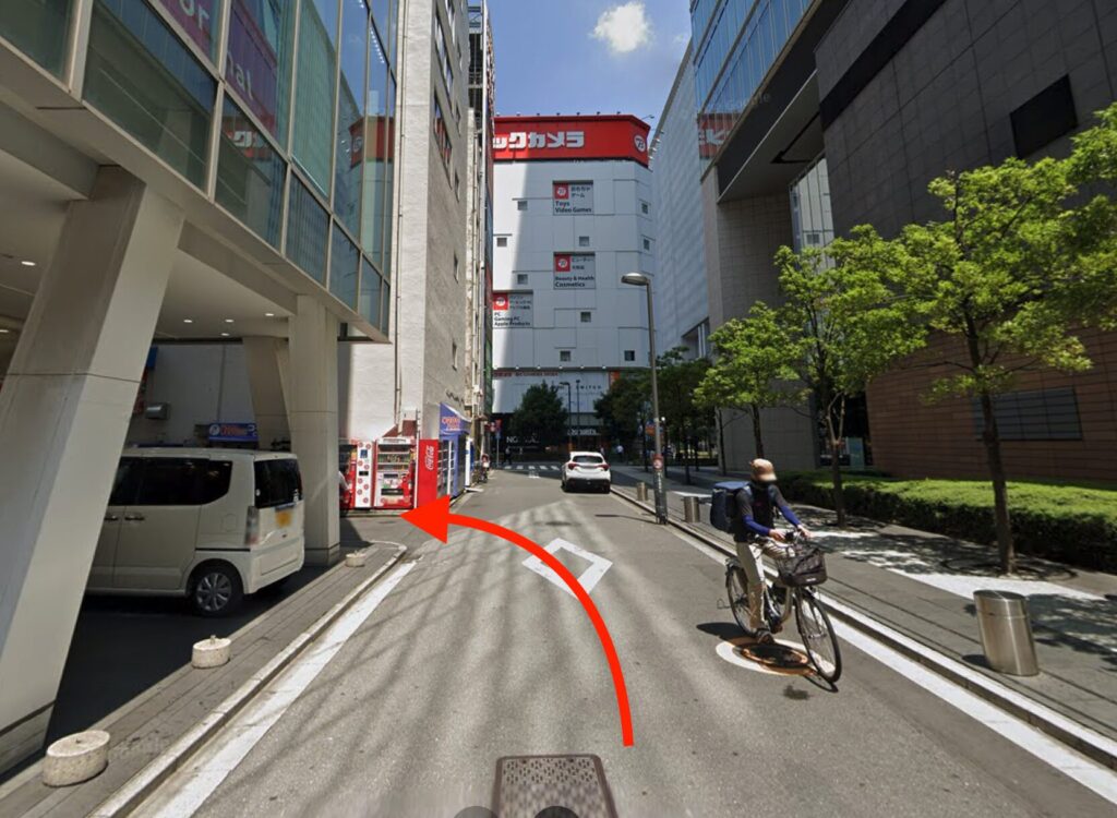 JR秋葉原駅から電気街へ向かう路地裏