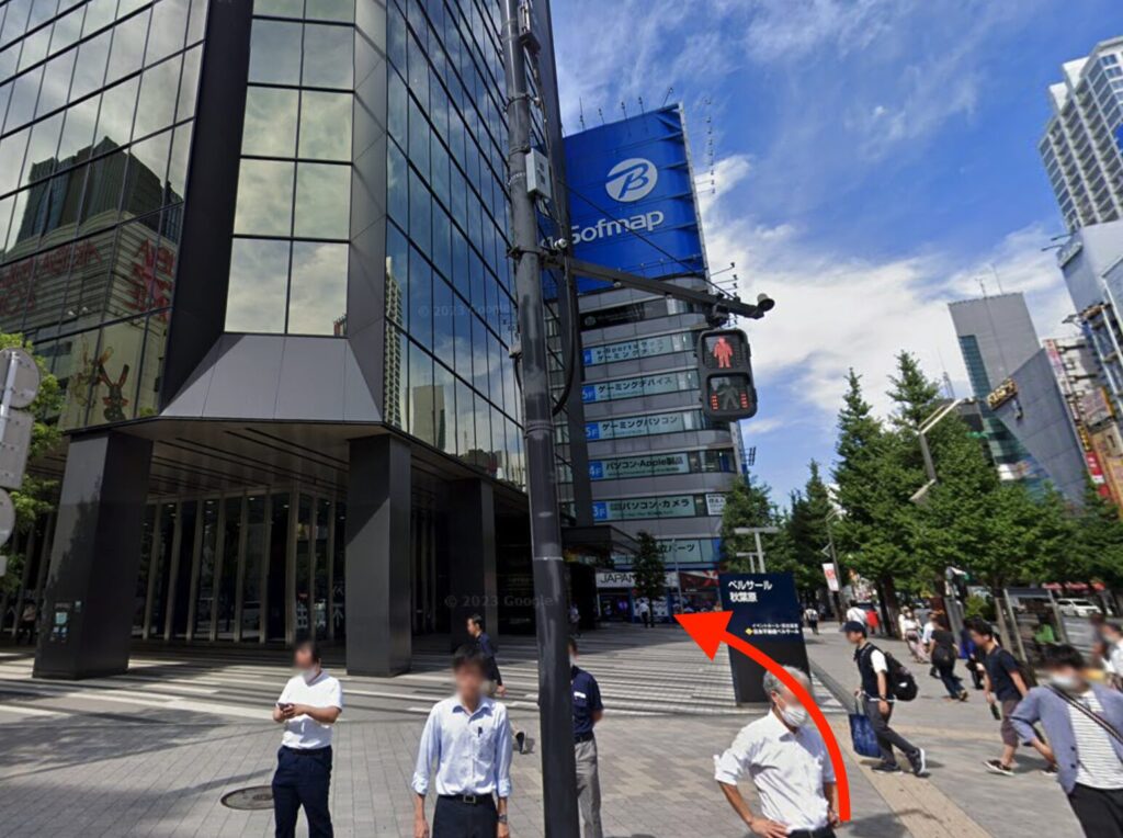 住友不動産秋葉原ビルへ向かう向かいの交差点